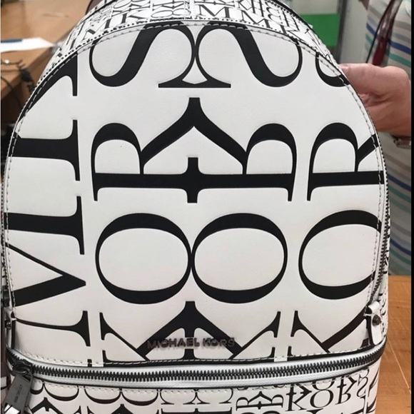 NEW Michael Kors Newsprint Rhea Backpack - Picture 4 of 4